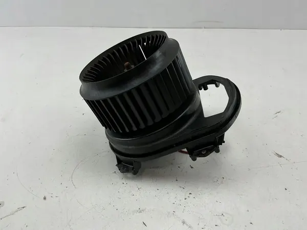 Fläktmotor Mercedes-Benz A W176 2016 A2469062501 image 2