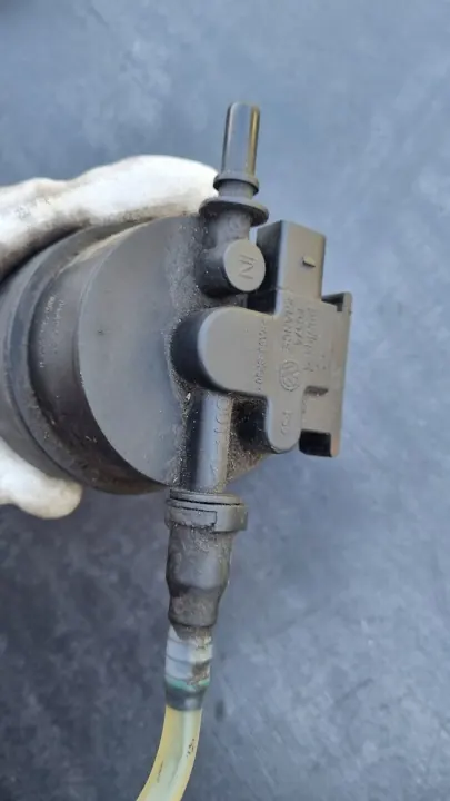 VW LT 2.8 TDI Fuel Filter Housing image 3