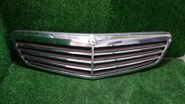 Mercedes W124 Grill OEM 123XX - Begagnat Skick image 2