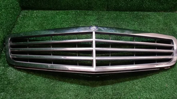 Mercedes W124 Grill OEM 123XX - Begagnat Skick image 3