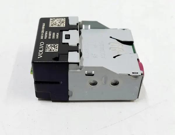 Volvo XC40 USB-Ladebuchse OEM 32375814 image 3