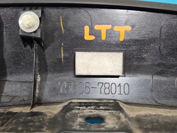 Vasen takalokasuojan lista Lexus NX I 14-21 75606-78010 image 5