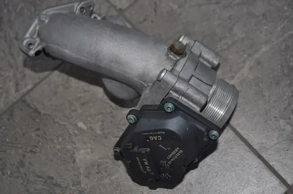 Corpo de aceleração Audi A4 B7 A6 C6 2.7 TDI 059145950R image 3