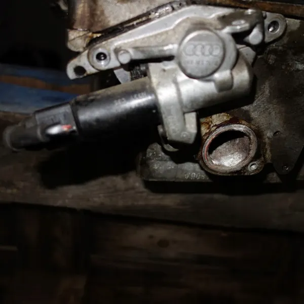 Regulador de Árvore de Cames Audi OEM 06B103741D - Usado image 2