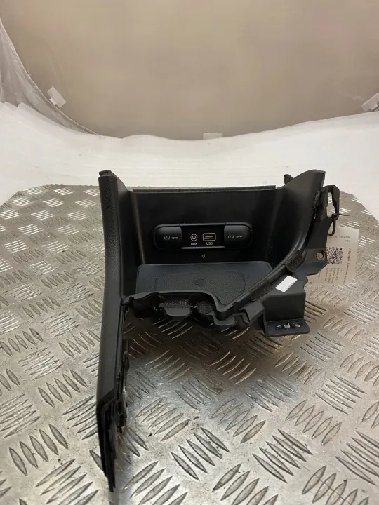 KIA Sportage 2018 USB-Anschluss OEM 84680F1110 image 2