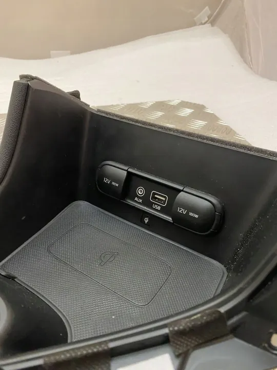 KIA Sportage 2018 USB-Anschluss OEM 84680F1110 image 4