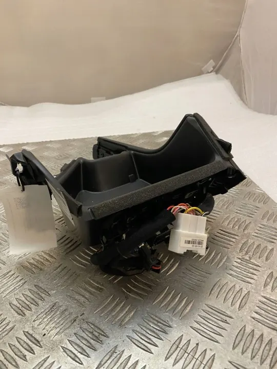 KIA Sportage 2018 USB-Anschluss OEM 84680F1110 image 6