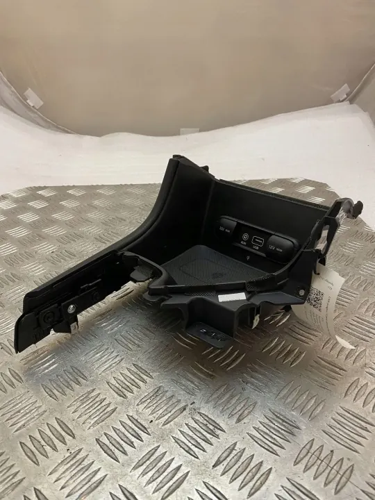 KIA Sportage 2018 USB-Anschluss OEM 84680F1110 image 7
