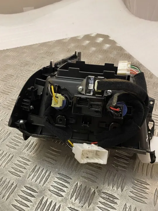 KIA Sportage 2018 USB-Anschluss OEM 84680F1110 image 8