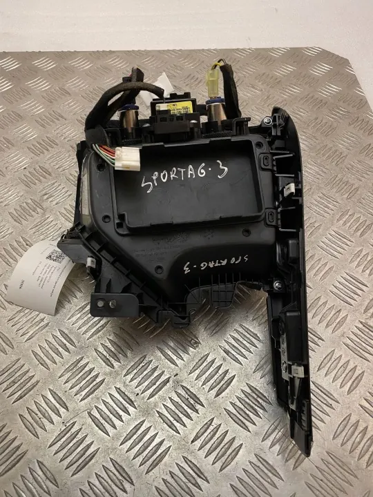 KIA Sportage 2018 USB-Anschluss OEM 84680F1110 image 9