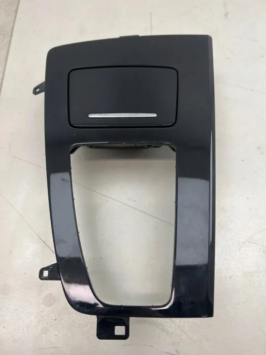 Cinzeiro túnel central Audi A4/S4 B9 8W OEM 8W2863084 image 2