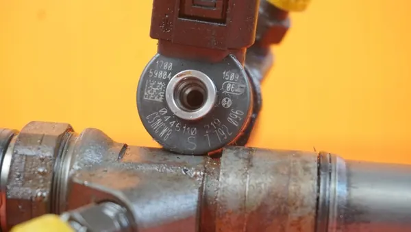 Inyector BMW E60 3.0 D 0445110219 image 2