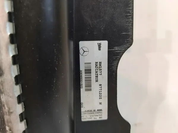 Radiateur d'eau OEM A9065001502 pour Mercedes Sprinter image 3