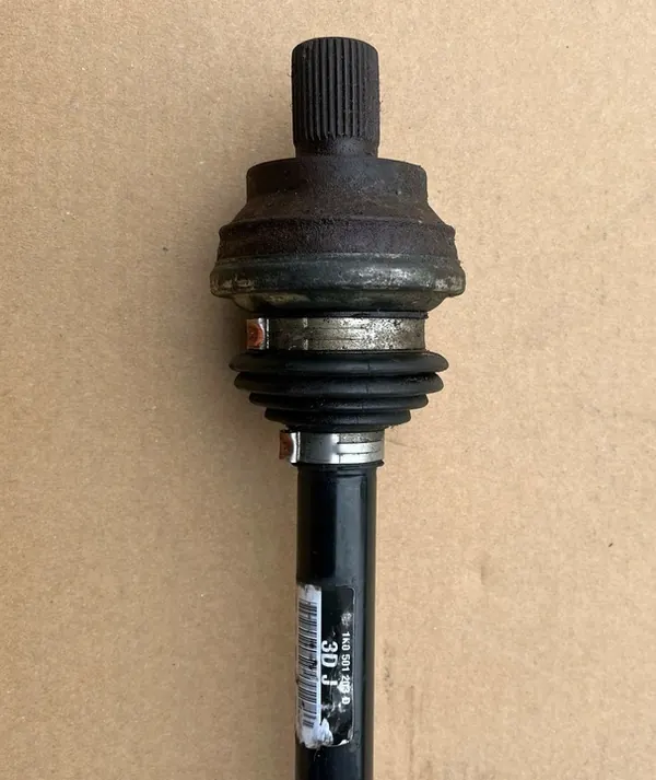 Audi TTRS 8J Vänster Bakaxel 1K0501203D image 3