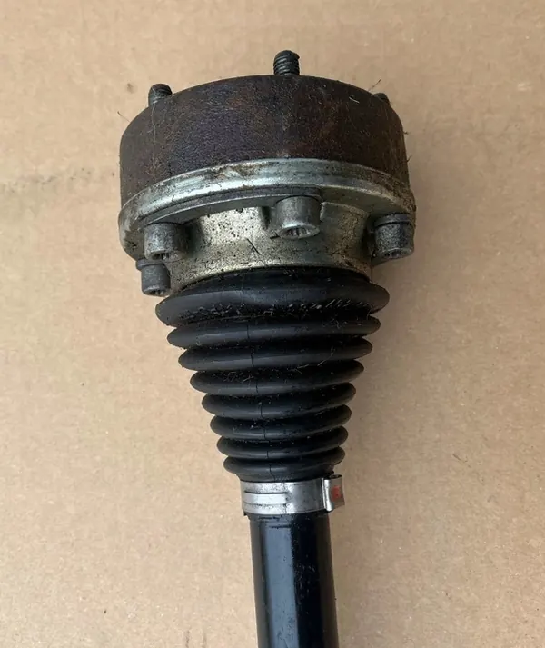 Audi TTRS 8J Vänster Bakaxel 1K0501203D image 4