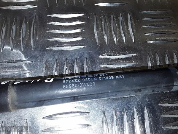 Support de hayon arrière Toyota Prius 2009 689600W530 image 3