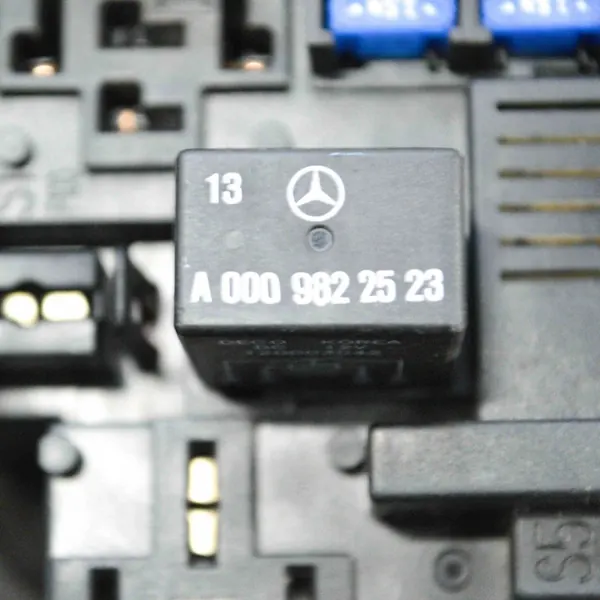 Caja de Fusibles Mercedes-Benz GLC (C253) A0009822923 image 3