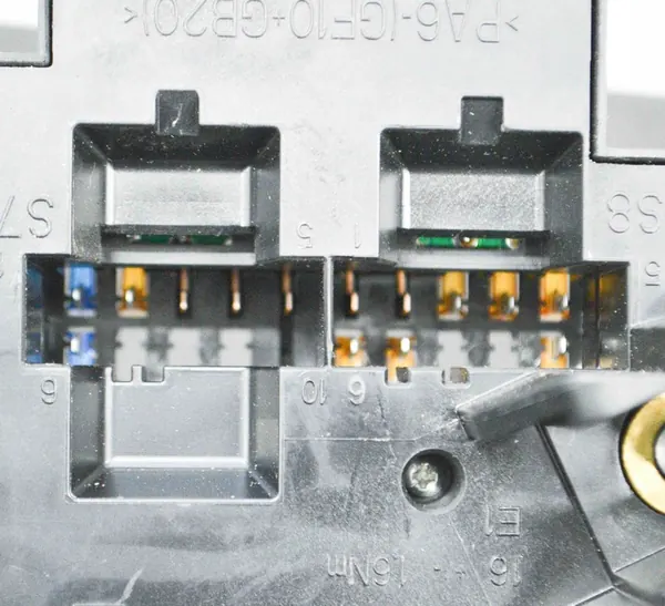 Caja de Fusibles Mercedes-Benz GLC (C253) A0009822923 image 6