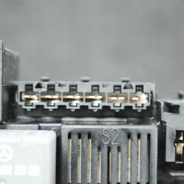 Caja de Fusibles Mercedes-Benz GLC (C253) A0009822923 image 7