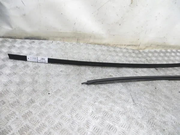 Mercedes W177 Dachreling & Linke Frontleiste OEM 1776903100 image 3
