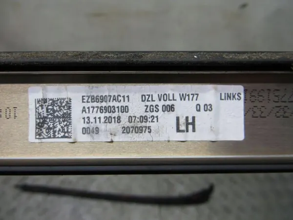 Mercedes W177 Dachreling & Linke Frontleiste OEM 1776903100 image 5
