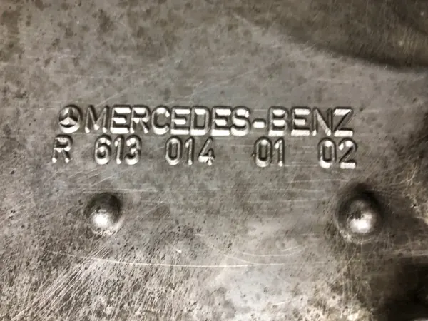 Cárter de aceite Mercedes W220 OEM R6130140102 Usado image 3