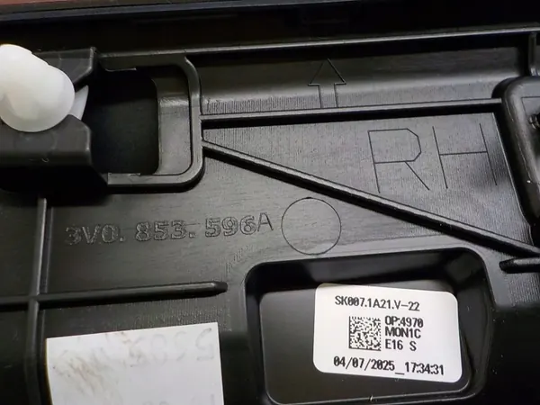 Moldura Puerta Skoda Superb III OEM 3V0853596A Derecha Trasera image 3
