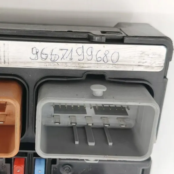 BSI-module OEM 9667199680 RGC13488 Zekeringkast image 4