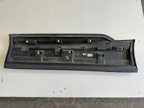 Audi Q7 Oikea Takaoven Lista OEM 4M0853970B image 4