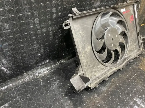 Tesla Kühlerlüfter OEM 1494179-00-B Gebraucht image 3