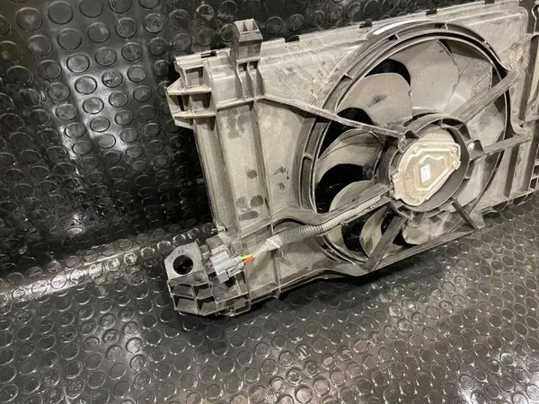 Tesla Kühlerlüfter OEM 1494179-00-B Gebraucht image 8