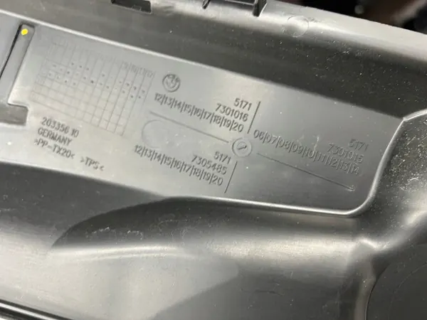 OEM 7301016 7305485 203356 BMW F45 F46 Ruitenwisserafdekking image 8