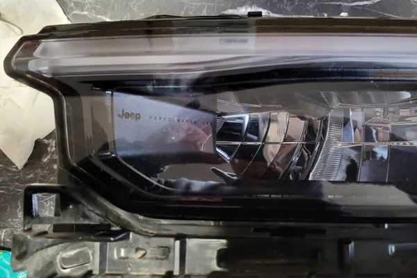 Jeep Grand Cherokee WL 2021 - Farol Frontal Esquerdo USA 68584659AC image 4