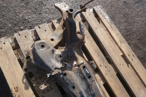 Toyota Auris I achterbalk OEM TOY3377223 - Gebruikt image 3