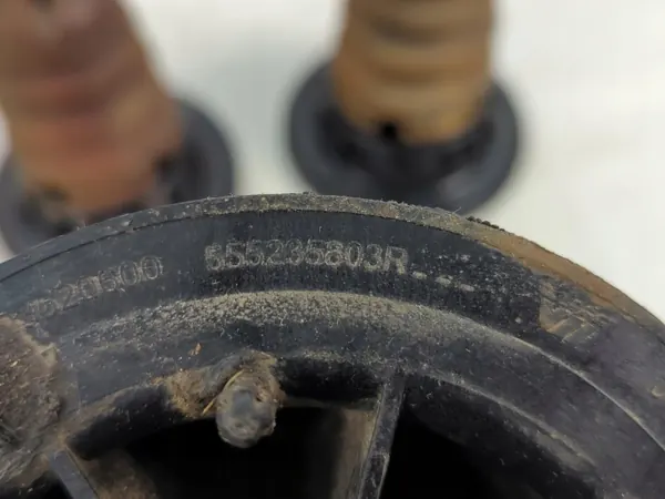 Bakstötdämpare OEM 552400294R Begagnad image 4