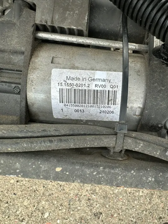 Maserati Levante luftfjädring kompressor OEM 15.1500-0078.3 image 3