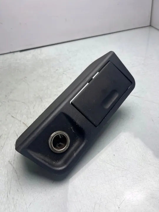 Cenicero delantero BMW Z3 E36 OEM 8146480 - Usado image 2