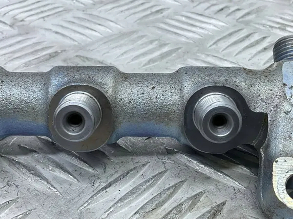 Polttoainepainesäädin OEM 03L130089P Skoda Yetille image 4