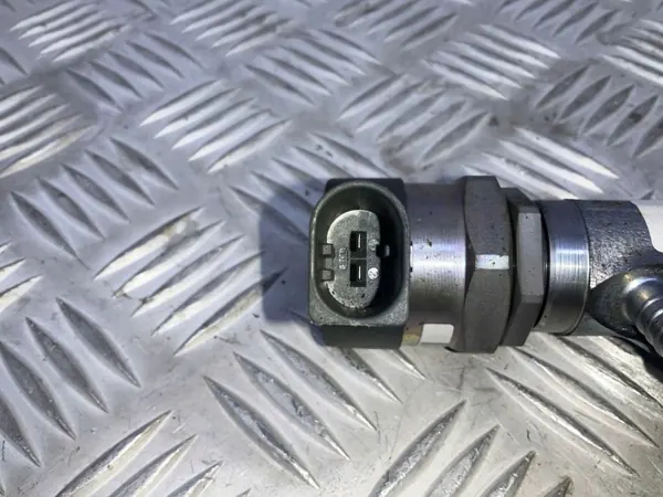 Polttoainepainesäädin OEM 03L130089P Skoda Yetille image 5