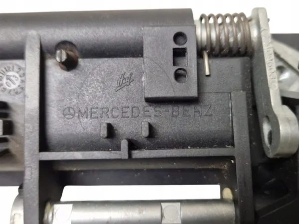 Manija de portón Mercedes W210 OEM - Pieza usada image 8