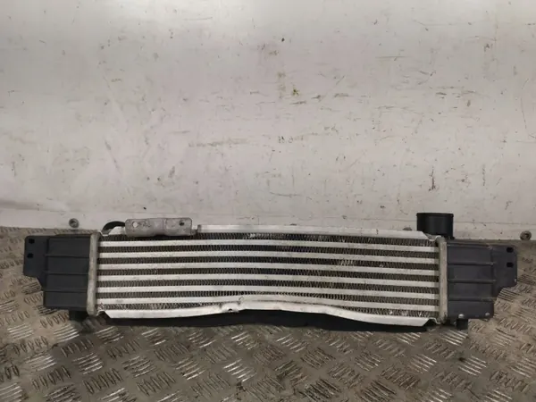 Intercooler KIA Sorento OEM FBZ15351 - Usado image 2