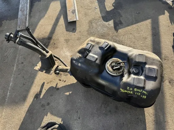 Brandstoftank OEM 1379080080 met pomp image 2