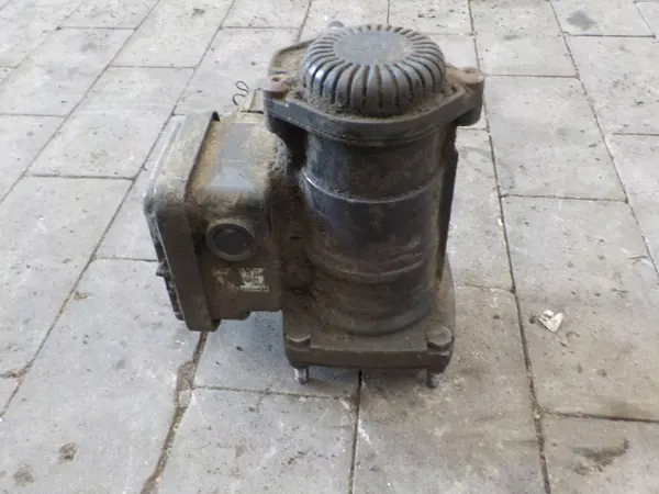 Válvula EBS remolque MAN OEM 81523016209 - Usado image 3