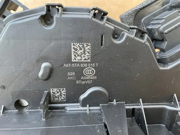 Dörrlås Vänster Bak VW Skoda Audi OEM 5TA839015T image 2