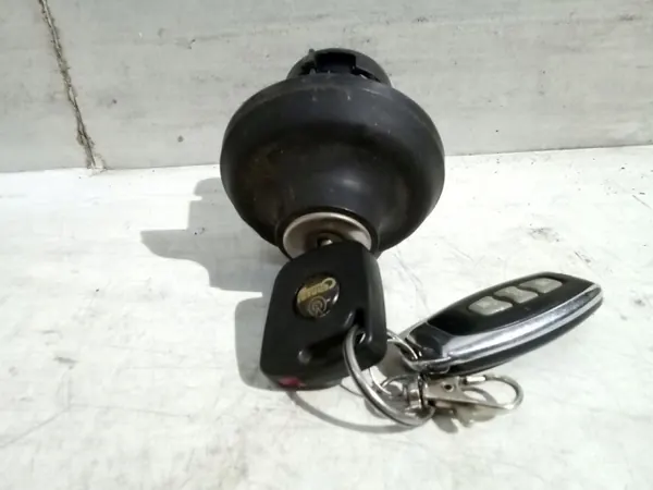 Bouchon de réservoir Ford Transit MK6 + clé OEM image 2