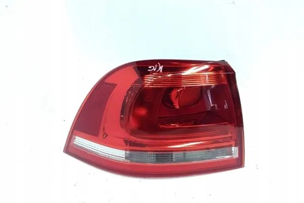 Luz trasera izquierda VW TOUAREG 2012 image 6