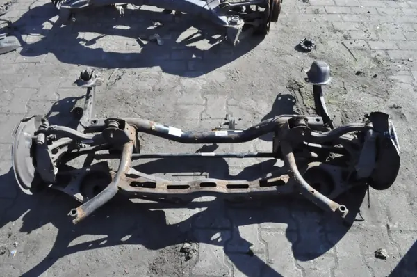 Poutre suspension arrière Audi Q3 8U OEM 5N0505315S image 2