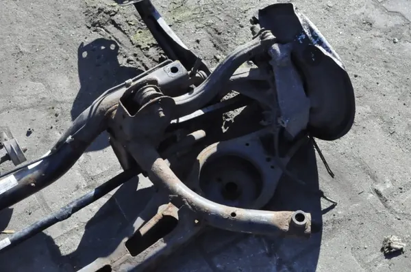Poutre suspension arrière Audi Q3 8U OEM 5N0505315S image 5