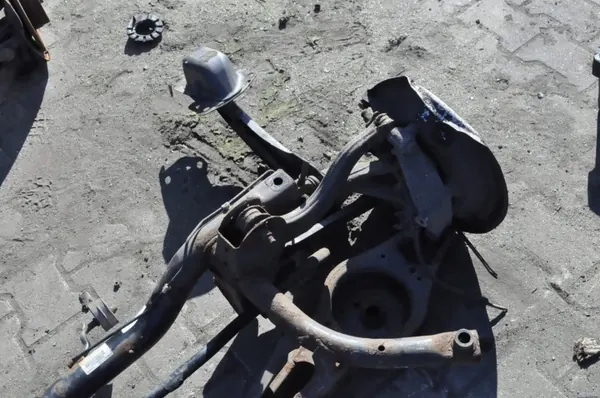 Poutre suspension arrière Audi Q3 8U OEM 5N0505315S image 6