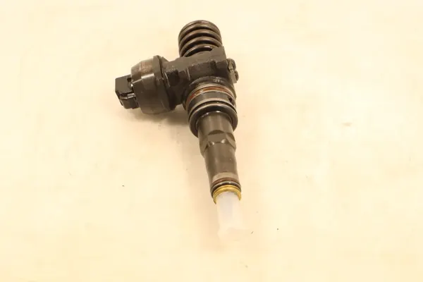Audi A3 8L 1.9TDI Ruiskutin OEM 0414720039 image 6